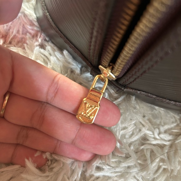 Louis Vuitton Alma PM authentic bag - Picture 8 of 10